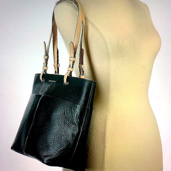 Michael Michael Kors Signature Bedford Pocket Tote - Picture 3 of 6